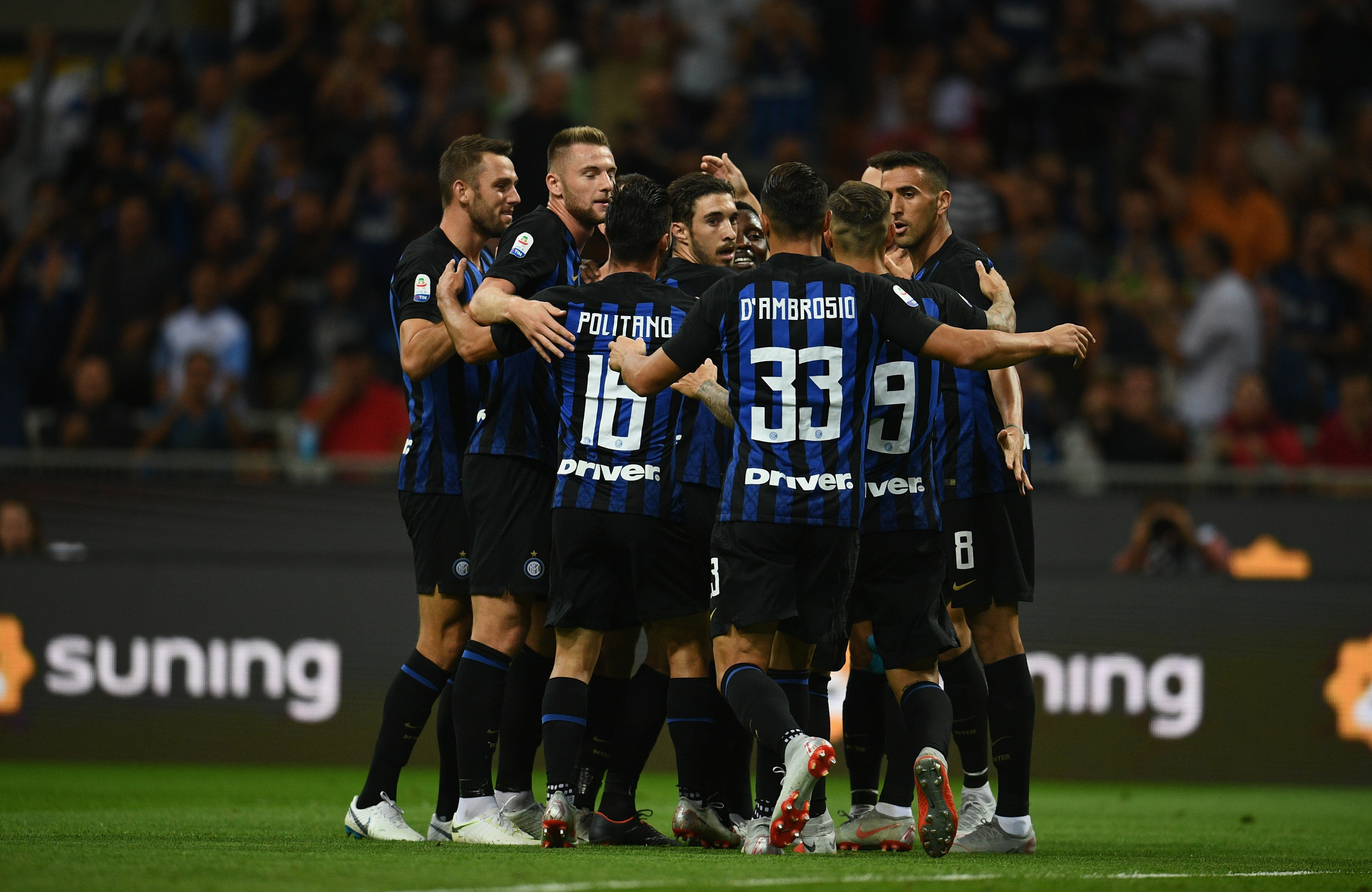 芒特的第一时间处理球是真帅！（芒特瞬间出球，帅气拉满！）