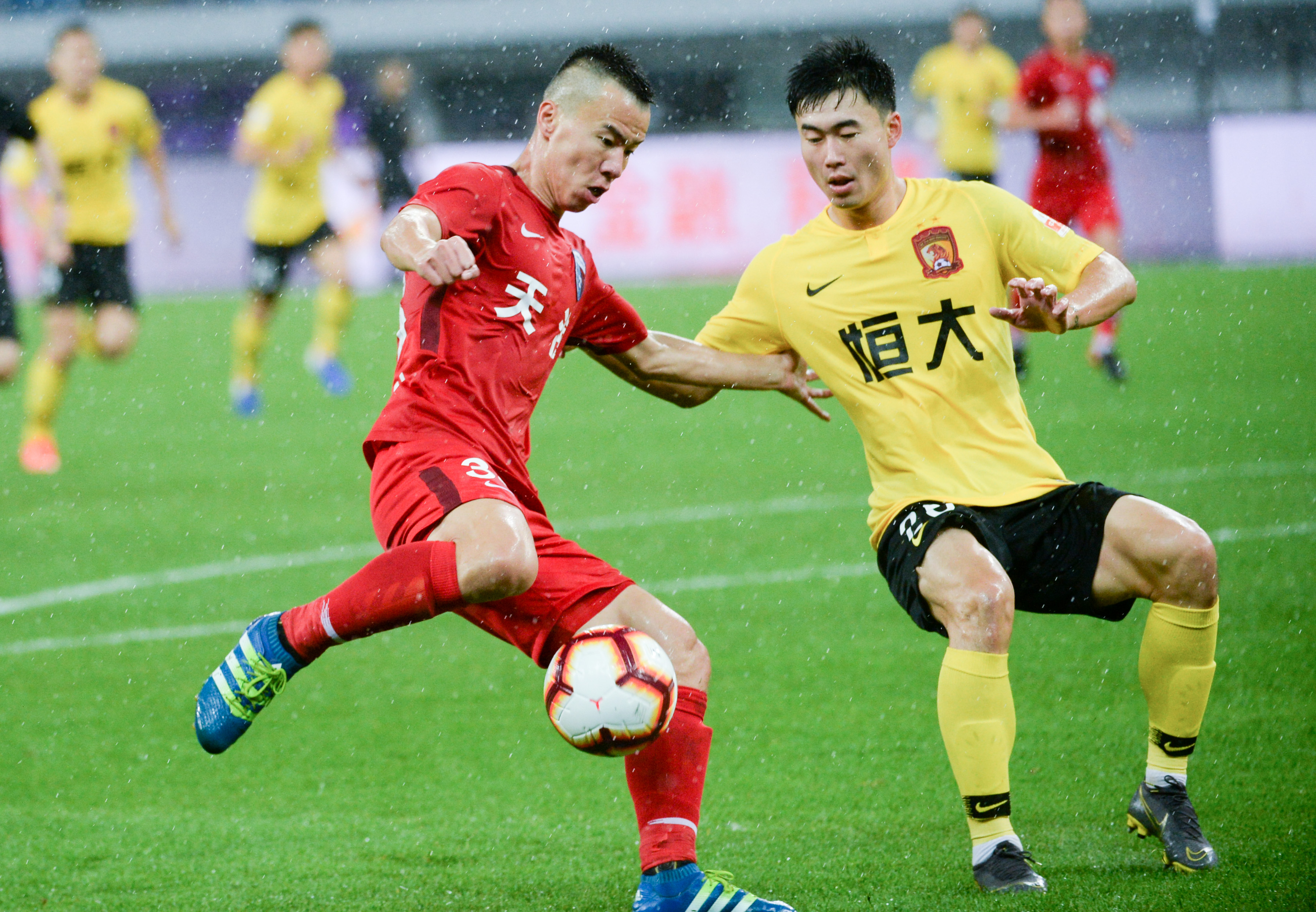 范德芬：伊萨克回了我消息，且对我的道歉非常感激（范德芬：伊萨克已回复我，并对我的道歉表示感谢）