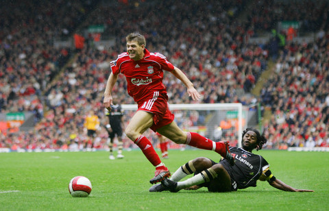 阿斯：德赫亚薪资为队内第二高，球队能否保级决定其留队前景（阿斯：德赫亚薪资队内第二，保级结果将决定其去留）