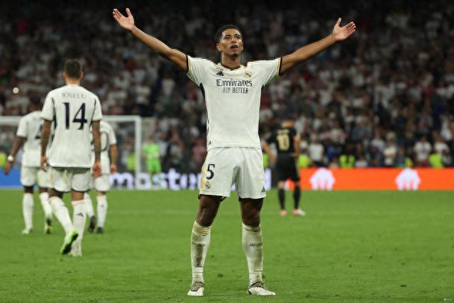 基米希：即便穆西亚拉复出卡尔也会出场，他应该入选德国队（基米希：穆西亚拉回归也不影响卡尔出场，他理应入选德国队）