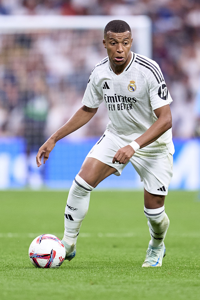 战术失误，换人错误，临场指挥太差！袁志执教水平急需提高（战术失策、用人失当、临场指挥欠佳，袁志执教水平亟需提升）