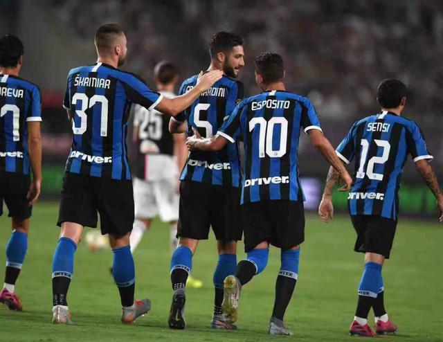 塔拉韦拉后卫：抽到皇马无比激动，最期待与姆巴佩同场竞技（塔拉韦拉后卫：抽中皇马兴奋至极，最盼与姆巴佩同场较量）