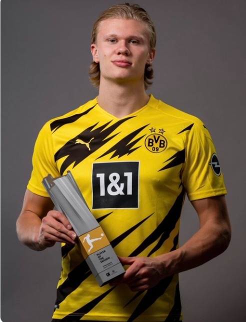 不满判罚！意媒：拉齐奥全队赛后集体拒绝接受媒体采访（意媒：不满判罚，拉齐奥全队赛后集体拒访）