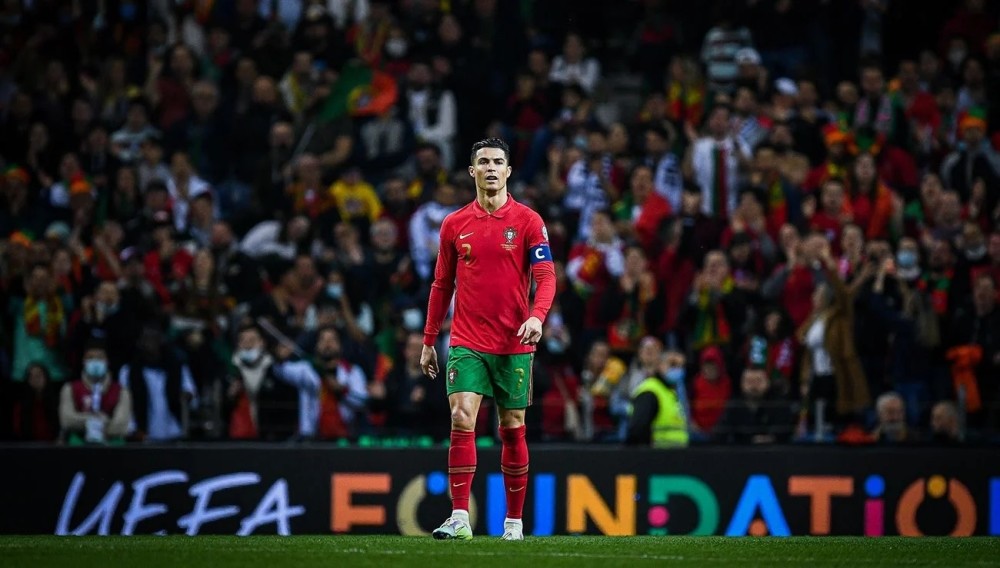 二传不稳教练加戏！科内利亚诺2：3米兰，痛失超级杯冠军（二传起伏教练抢戏，科内利亚诺2-3不敌米兰，无缘超级杯冠军）