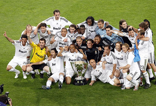 CBA比赛精彩瞬间：深圳队绝杀广东,（CBA巅峰时刻：深圳压哨绝杀广东）