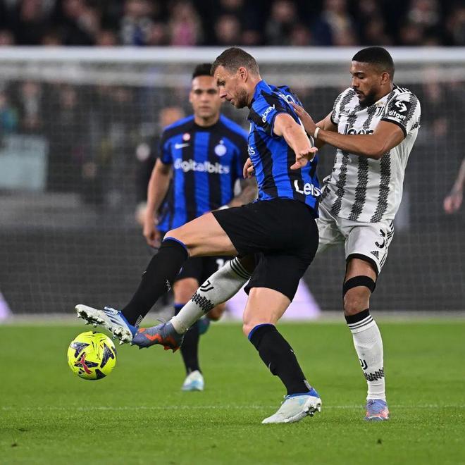 每体：巴萨对莱比锡边锋努萨感兴趣，球探负责人已到现场考察（每体：巴萨相中莱比锡翼锋努萨，球探主管已赴现场考察）